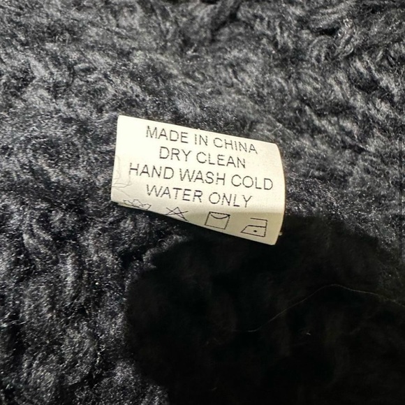 🖤 Black Heavyweight PomPom Small Sweater 🖤 - Picture 7 of 9